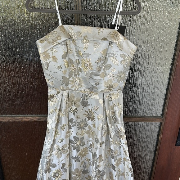 Mac Duggal NEW White Gold Brocade Strapless Golden Floral High Low Gown - Size 6 - Picture 9 of 15